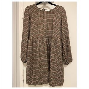 Plaid dress, keyhole neck detail, very comfortable